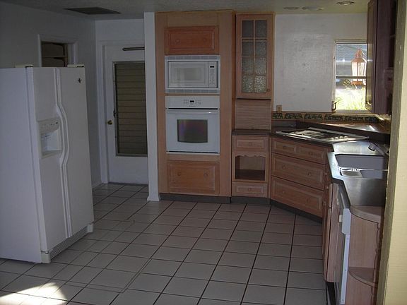4th image of 37 Tropicana Dr