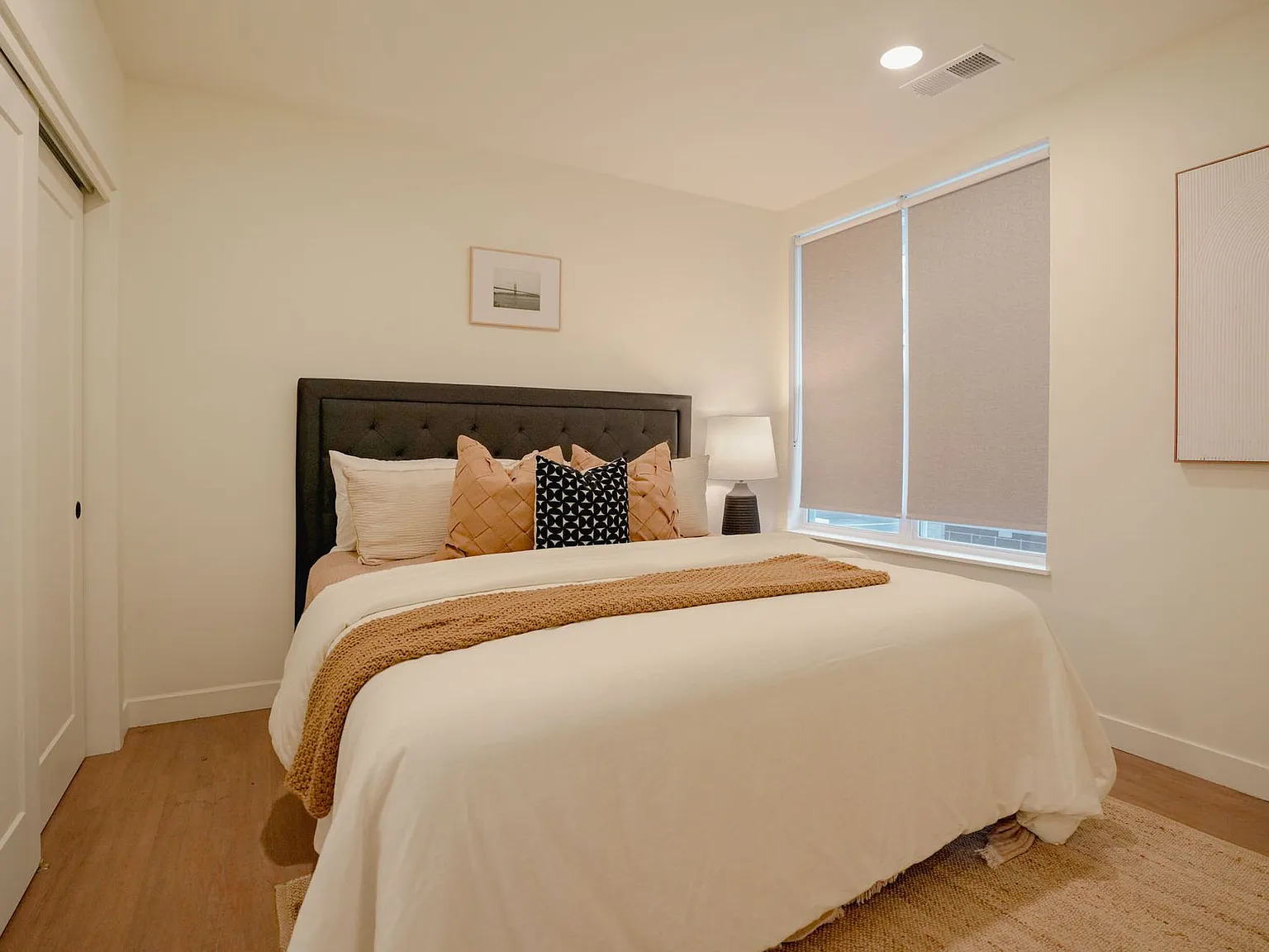 476 Taylor Apartments — Photo 3