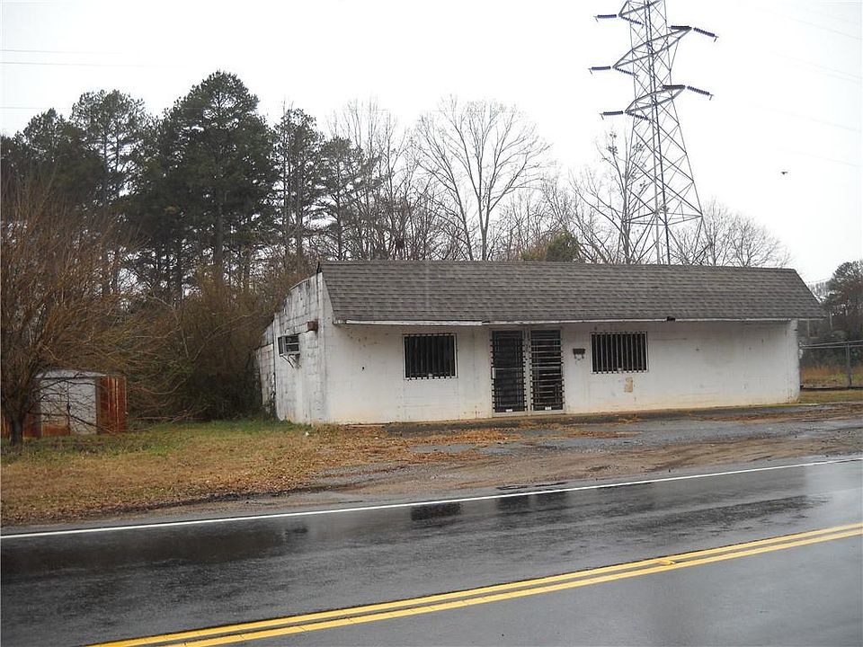 2nd image of 930 E Main St
