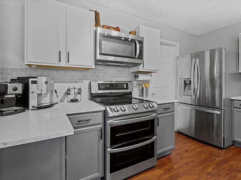 2202 Barton Springs Dr — Photo 16