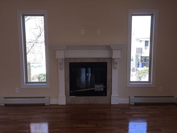 5th image of 355 Bradford Ave