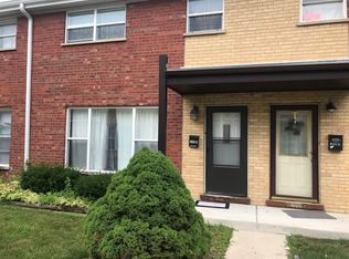 205 Linn Ct APT C, North Aurora, IL 60542