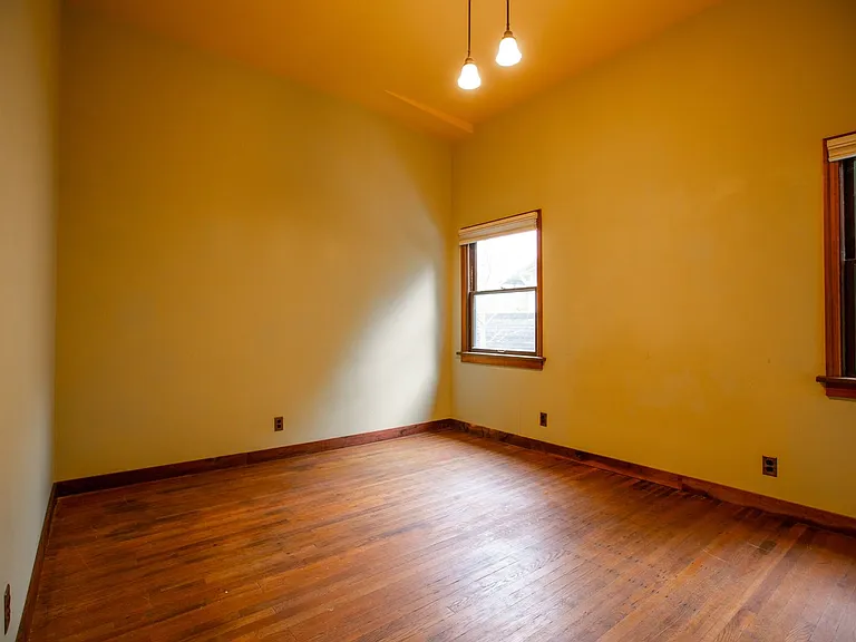 3818 N Vancouver Ave — Photo 12