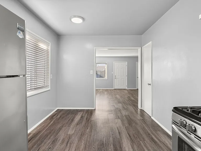 1577 Pine Avenue — Photo 11