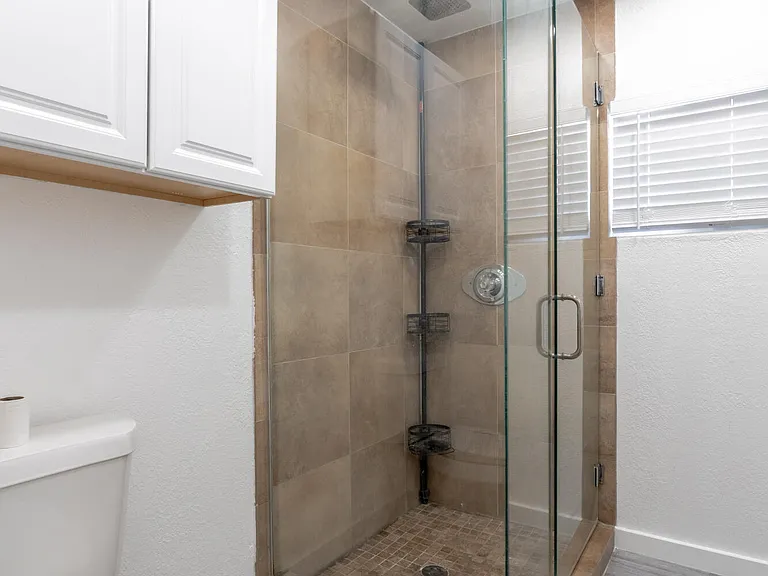 3221 N Stanton St — Photo 25