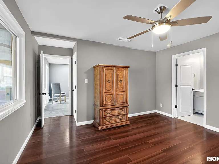 1ST FLOOR BEDROOM WITH FULL BATH