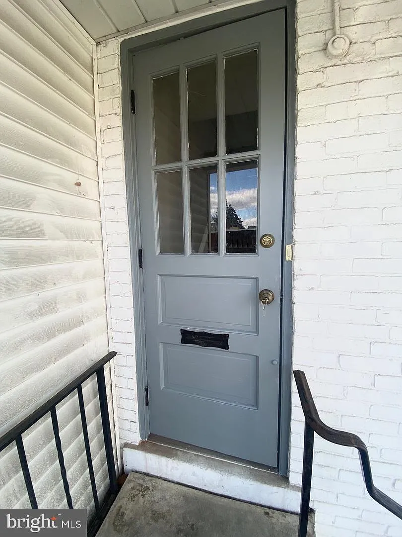 3 bed, 1.0 bath, $1,595 — Photo 3
