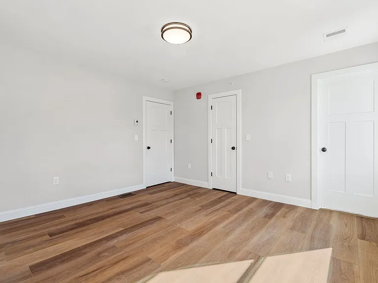 Bayberry Commons- 3 Bedroom 2.5 Bath Townhomes with 2 Car Garage — Photo 56