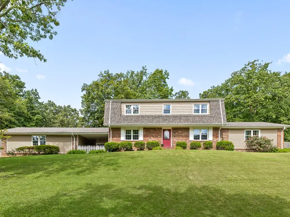 8693 Arbutus Dr, Hixson, TN 37343