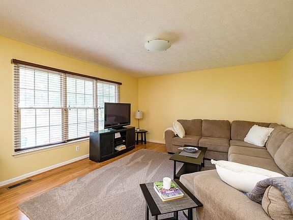 4th image of 1720 Evergreen Dr