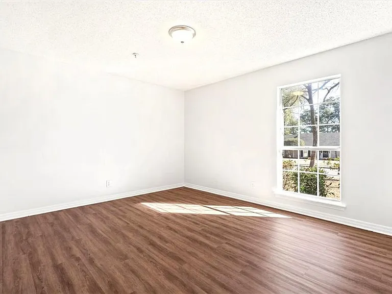 1240 Lynchburg Ct — Photo 17