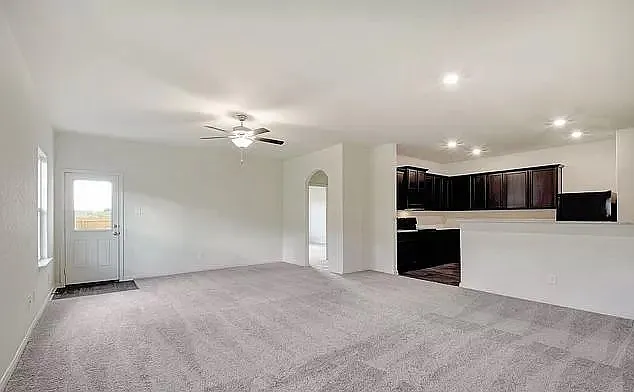 5 bed, 2470 sqft, $2,150 — Photo 4