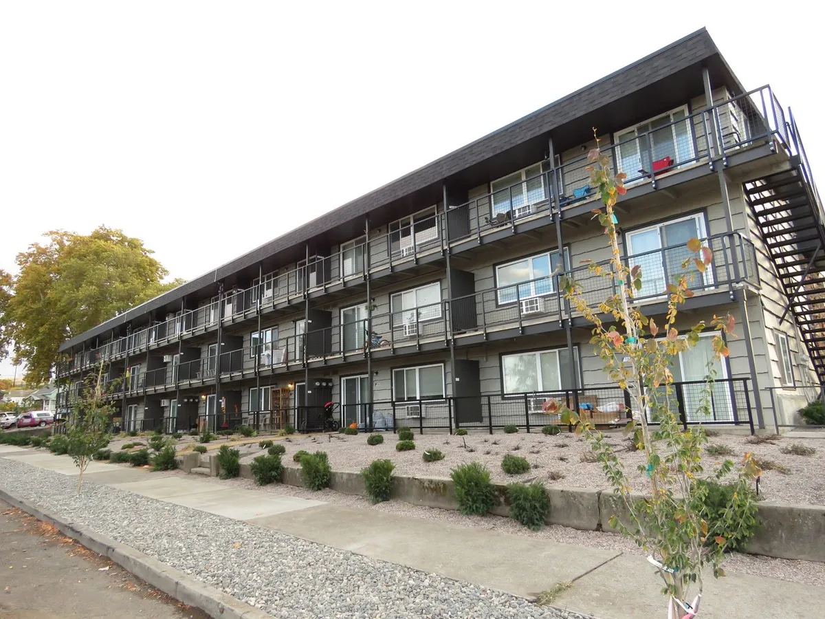 Primary Photo - The Courtcrest Apartments