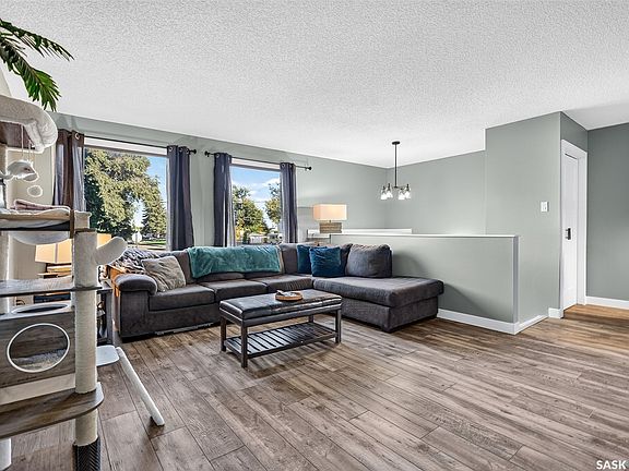 3rd image of 1010 9th Avenue SW
