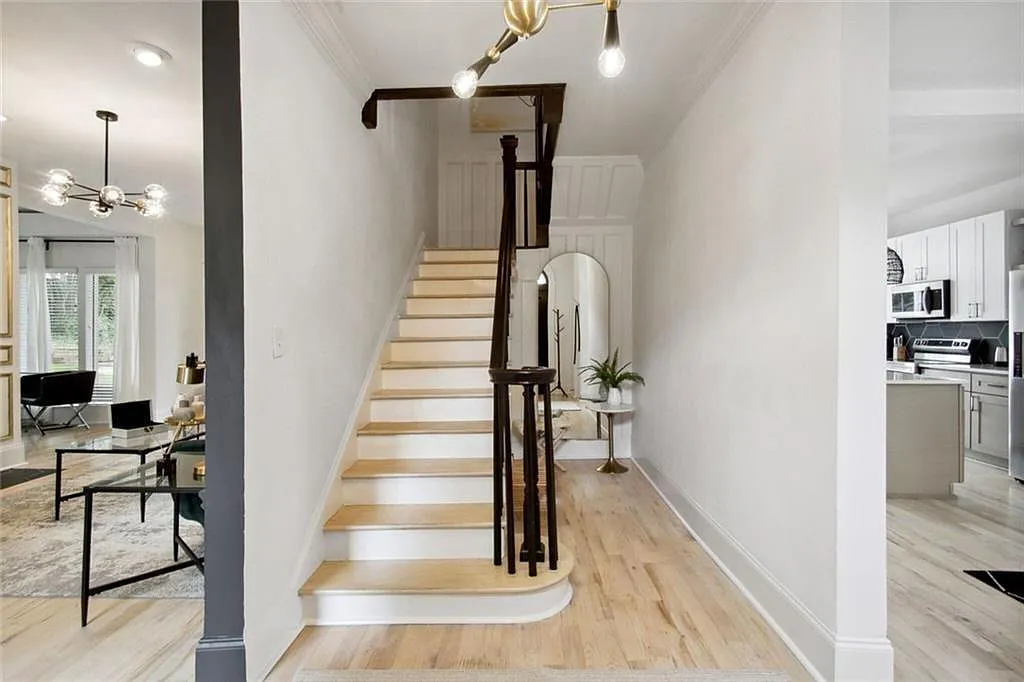 3 bed, 2.5 bath, 1900 sqft, $9,500 — Photo 3