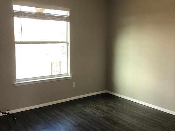 5th image of 813 Parkview Dr APT B