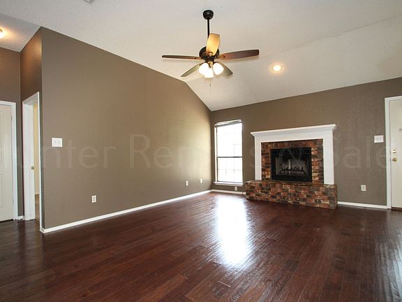 3rd image of 2306 Iowa Dr