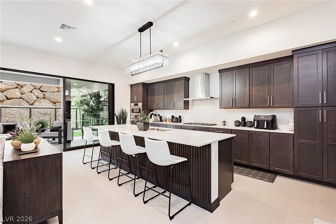 3 bed, 3.5 bath, 2670 sqft, $6,200 — Photo 4