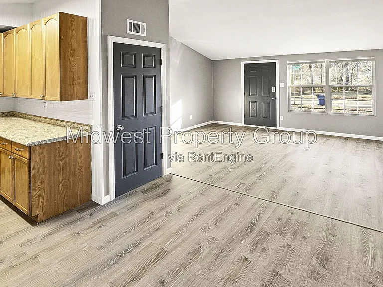2857 Dawnview Dr — Photo 3