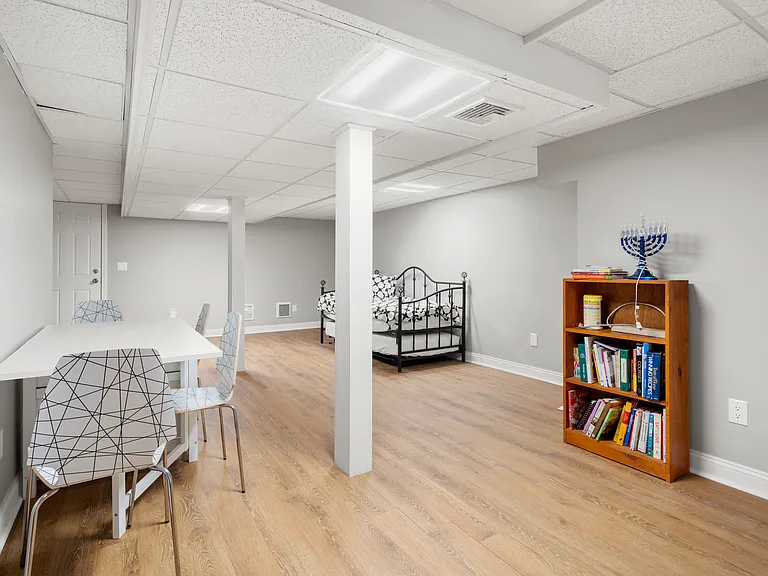 32 E Chestnut St #32 — Photo 11
