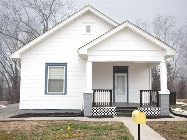 1003 Mason Rd, Saint Joseph, MO 64504