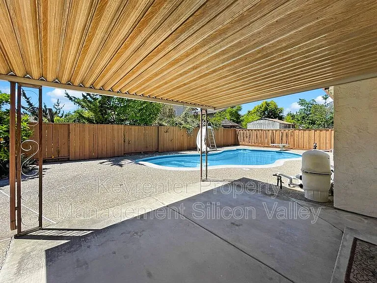1293 Knollview Dr — Photo 11
