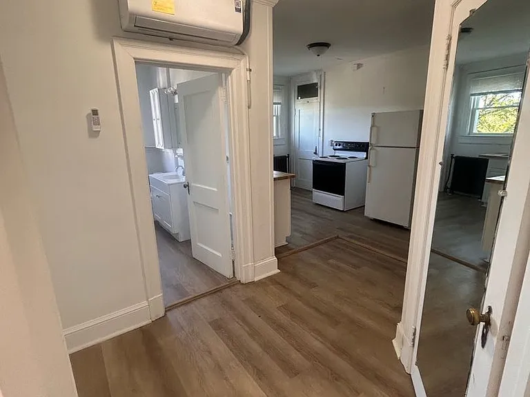 126 Westmoreland Ct — Photo 13