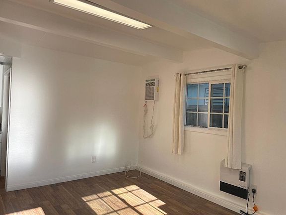 5th image of 7840 Yarmouth Ave