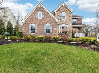 9313 W Hampton Dr, North Royalton, OH 44133