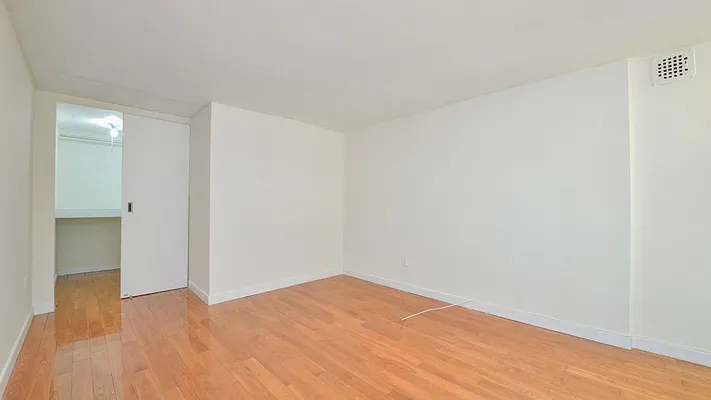 Rented by Avenues Real Estate | media 4