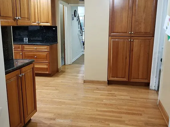 2428 Laurelhurst Rd, University Heights, OH 44118