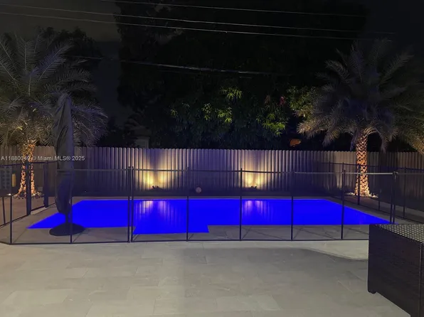 8791 NW 16th St, Pembroke Pines, FL 33024