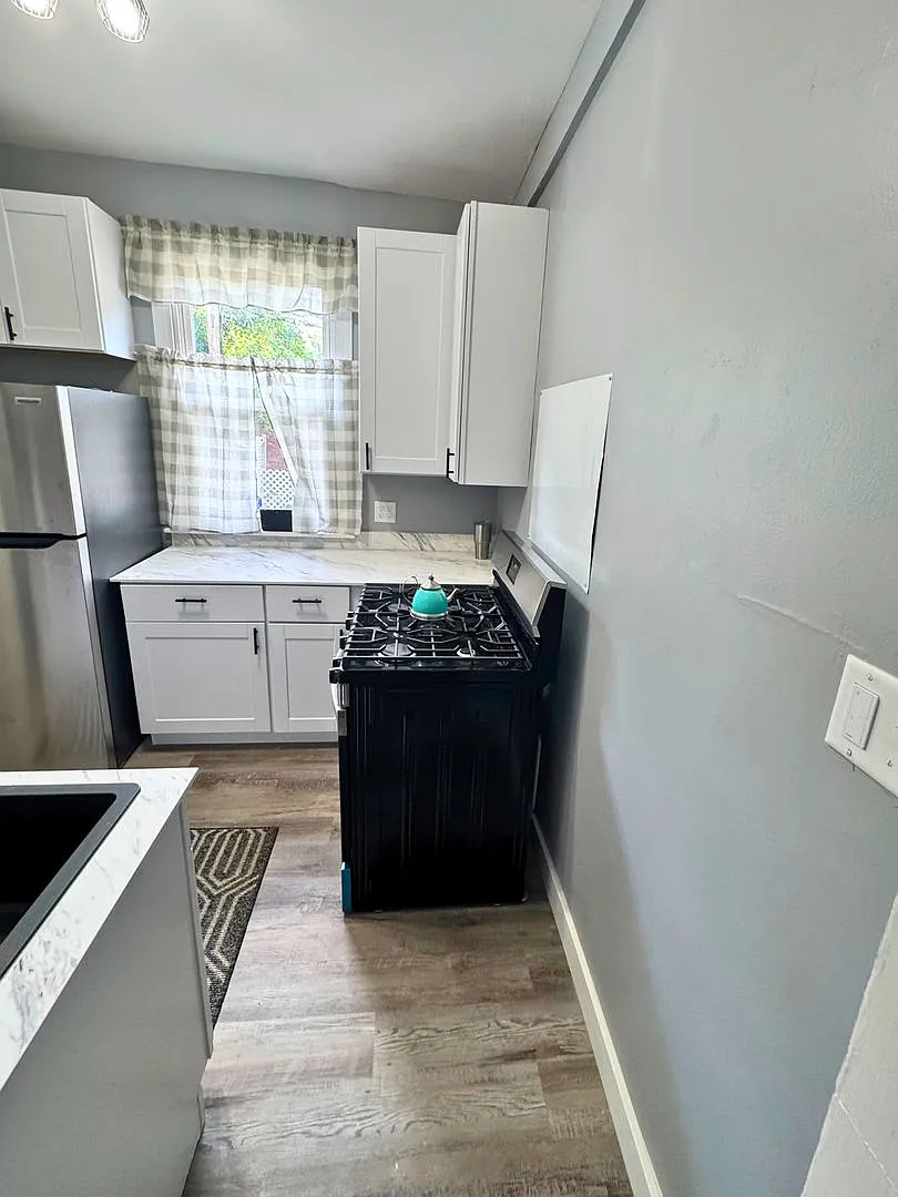 Charming and Spacious 4BR, 2BA Townhouse — Photo 3