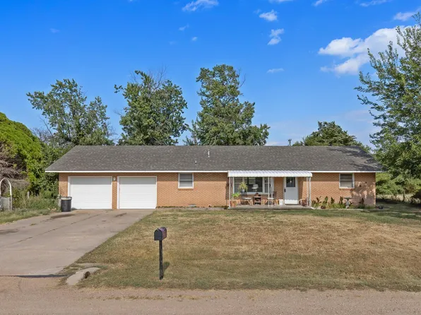 2610 Saint Elmo Dr, Hutchinson, KS 67502