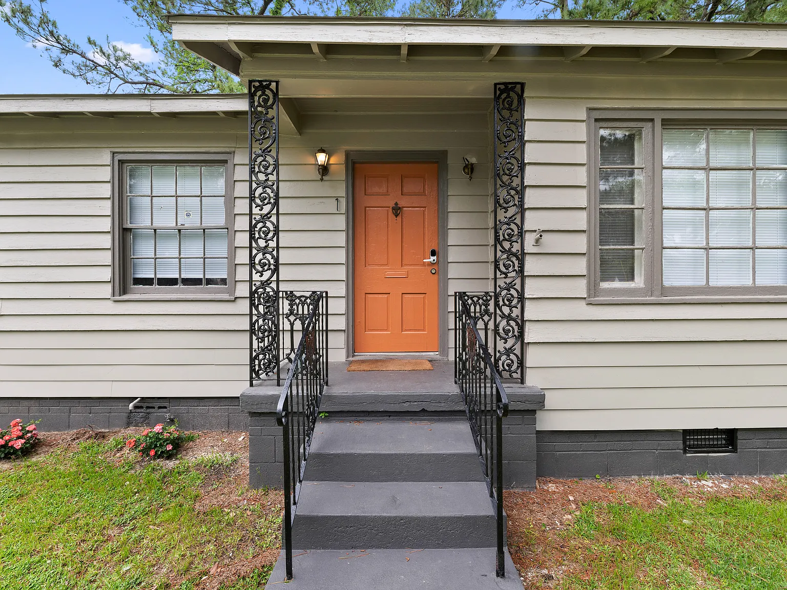 2760 N Chadwick Dr — Photo 1