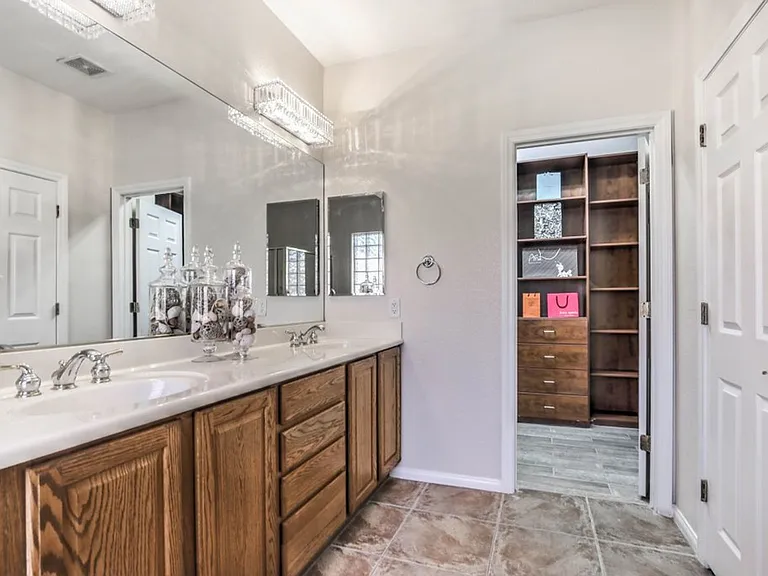 10517 Howling Coyote Ave — Photo 20