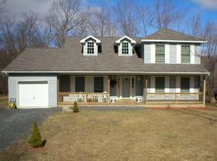 71 Ravenhill Rd, Tamiment, PA 18371