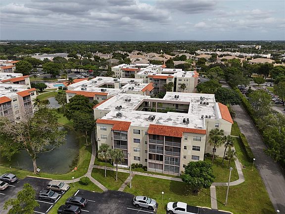 4th image of 1820 SW 81st Ave APT 3308