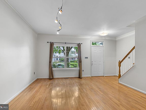 5th image of 8 Candleridge Ct