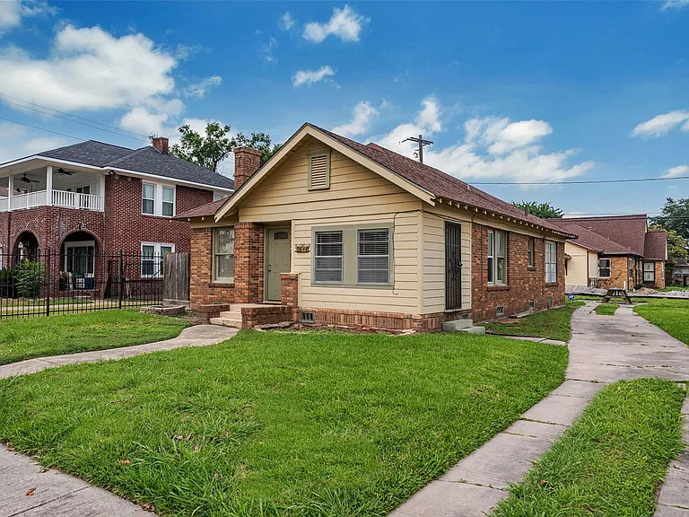 2611 Rosewood St — Photo 21