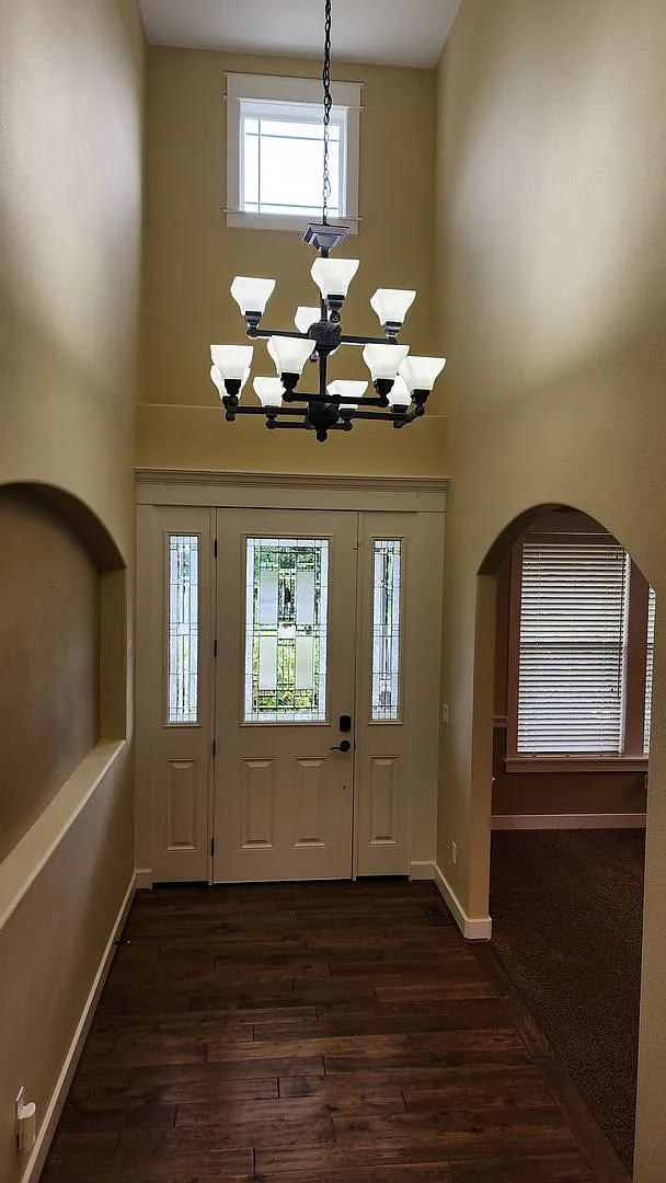 Beautiful Campus Glen 4-Bedroom! — Photo 4