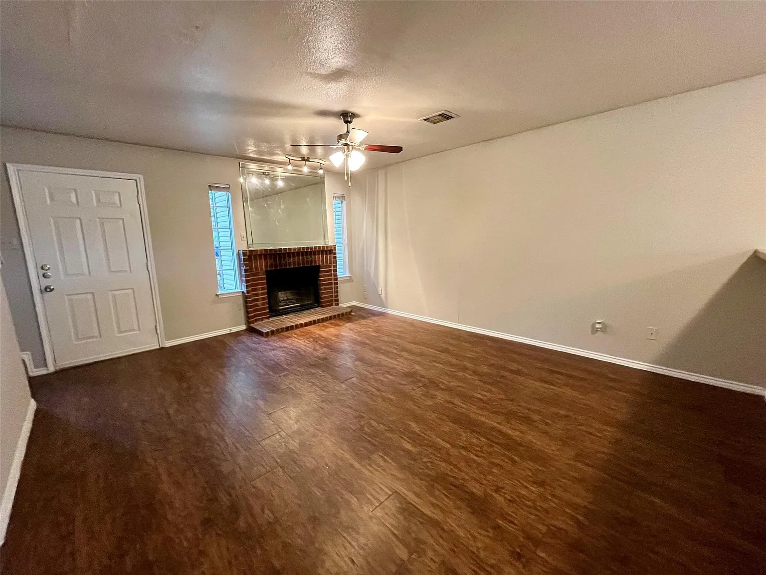2 bed, 2.5 bath, 1059 sqft, $1,450 — Photo 3