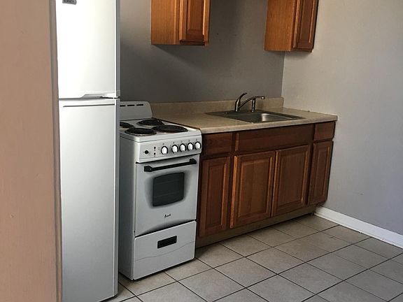 4th image of 2341 E York St Floor 2