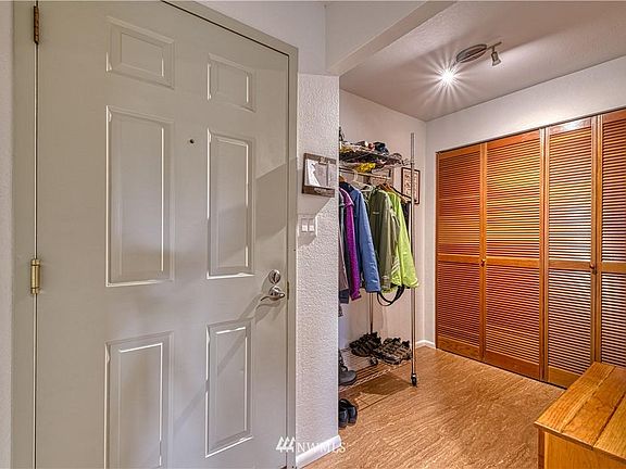 3rd image of 909 N I St Unit 410
