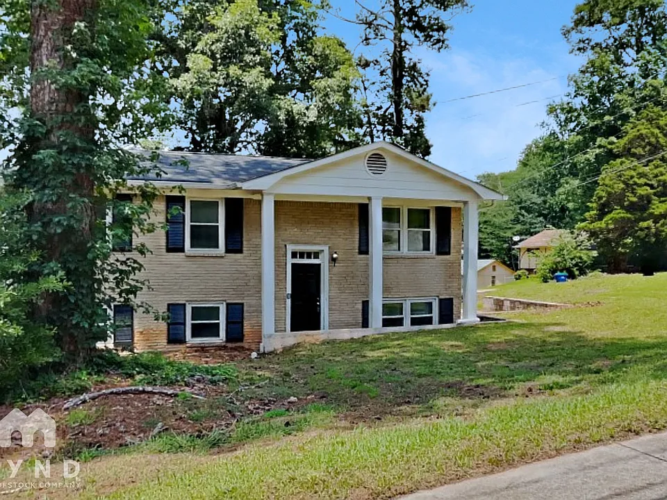 2715 Carriage Ln