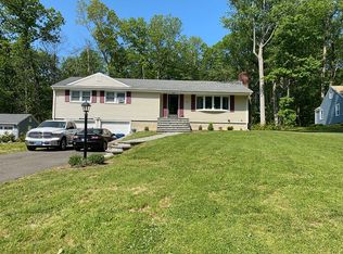 217 Pinewood Trl, Trumbull, CT 06611