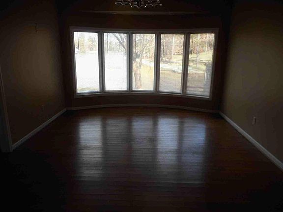 Dining Room with Lakeview from Bay Window