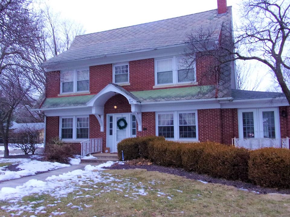 1st image of 243 W Adams St