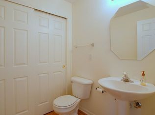 969 Ellsworth Dr, Grayslake, IL 60030