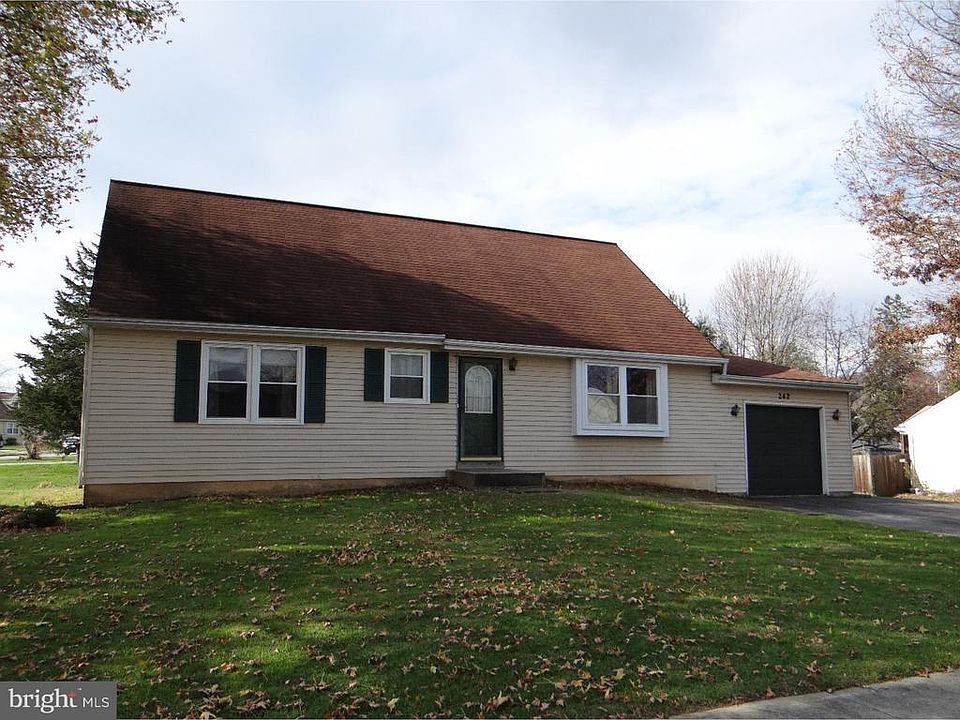 1st image of 242 Park Dr